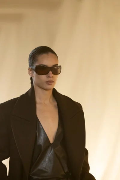 Look 11
